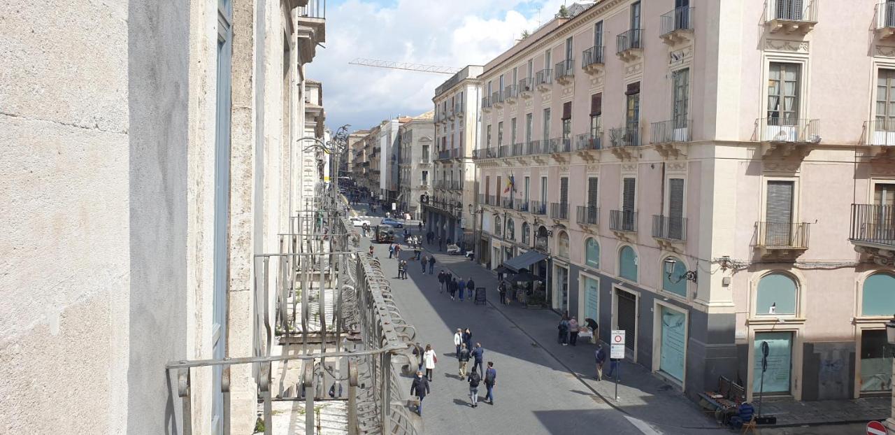 Palazzo La Piana Rooms Aeroporto di Catania Fontana Rossa Esterno foto